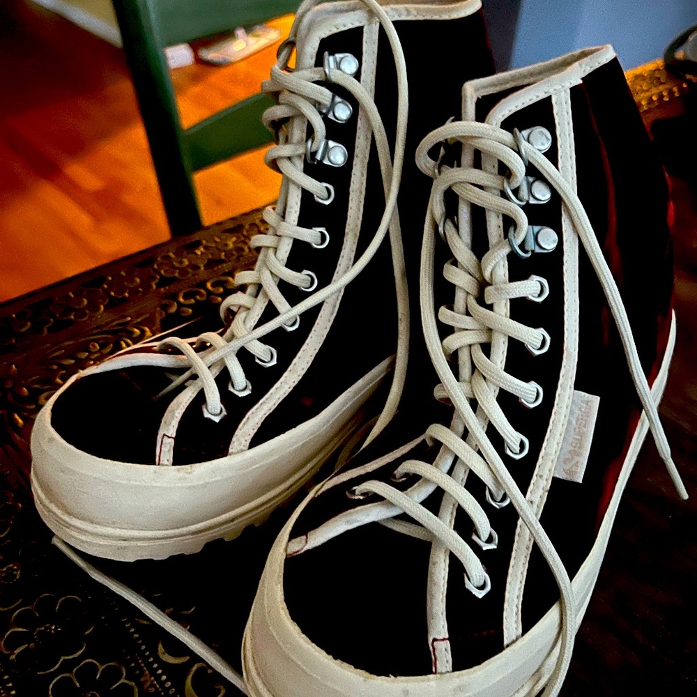 Hi top casual sneakers